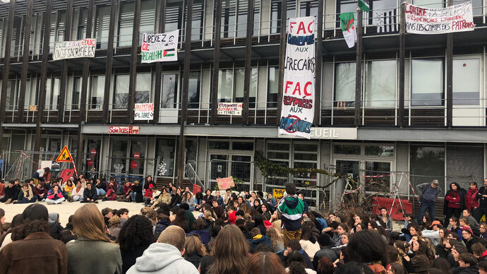 A Bordeaux Montaigne et Sciences Po, les blocages se poursuivent sous tensions