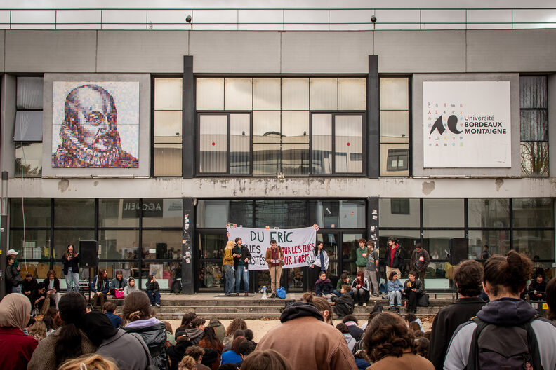 Les étudiants renforcent leur blocage à l’université Bordeaux Montaigne