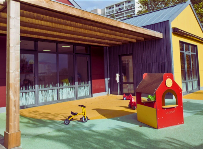 Garderie solidaire « La P’tite pause » à Bordeaux, dans le quartier des Aubiers, accueillant des enfants en bas âge dans les locaux de la crèche associative Les Petites Pousses du Lac.