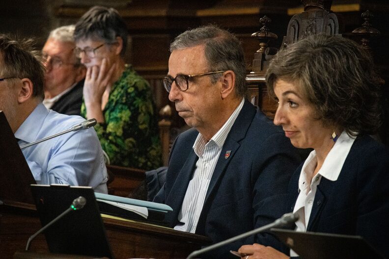 Au conseil municipal de Bordeaux, le débat budgétaire tourne à la bataille électorale