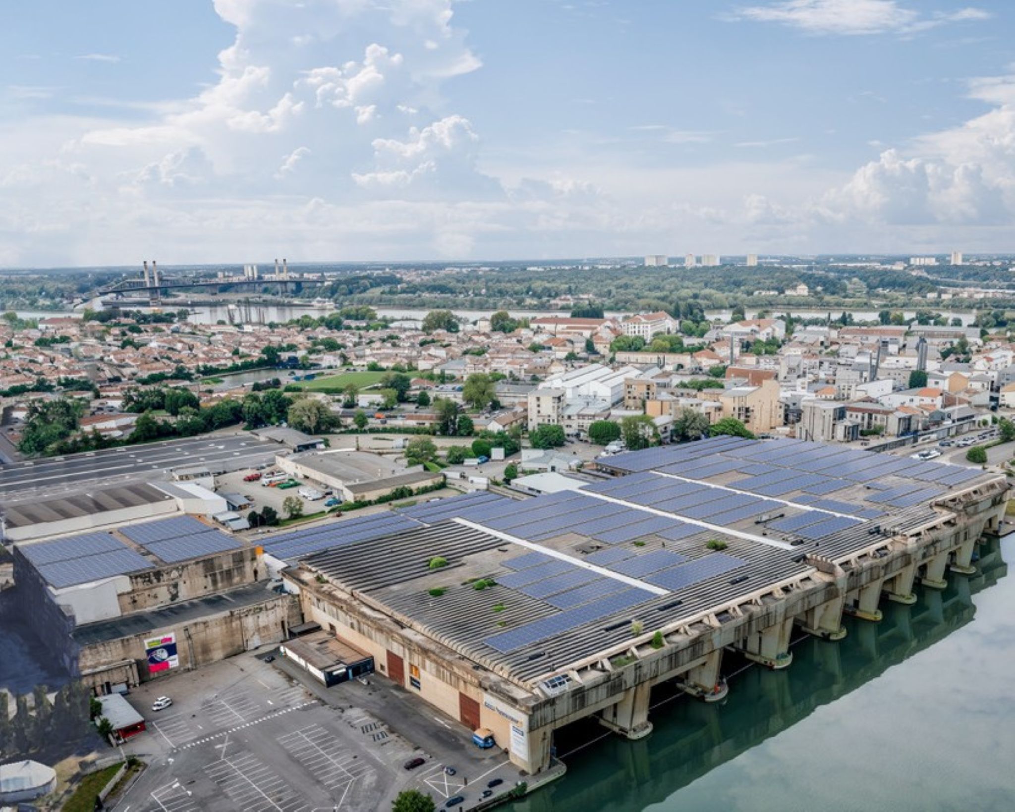 La centrale solaire de la Base sous-marine alimentera en électricité ses voisins en 2026