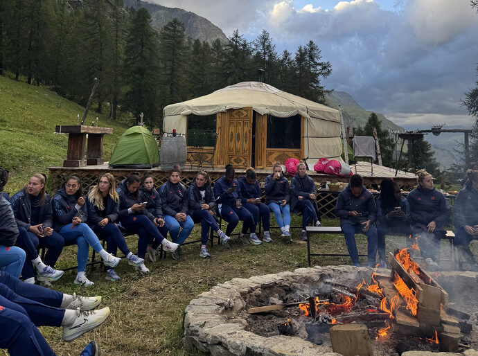 À Tignes, Morgane Bourgeois et les Bleues tutoient les sommets… avant celui de la Coupe du monde
