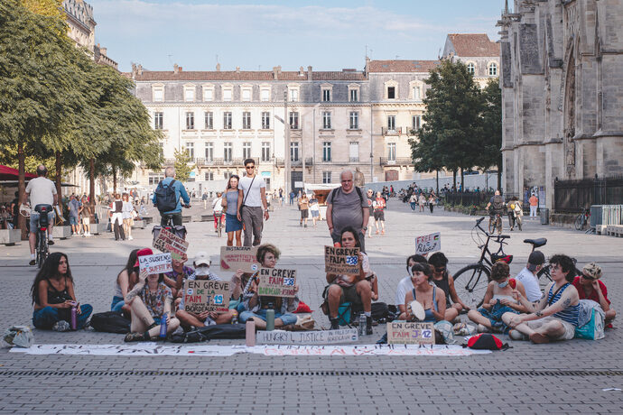 Sit-in de quatre grévistes de la faim devant la mairie pour une rupture totale du jumelage Bordeaux-Ashdod