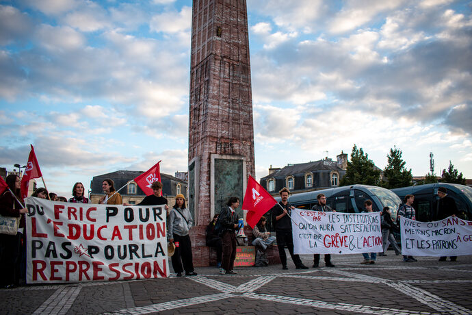 Petite mobilisation étudiante place de la Victoire pour entretenir la flamme contre l’austérité budgétaire
