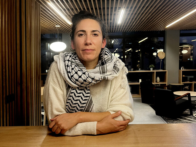 « Gathering » de l’artiste palestinienne Samar Haddad King : « Le théâtre est un lieu de solidarité »