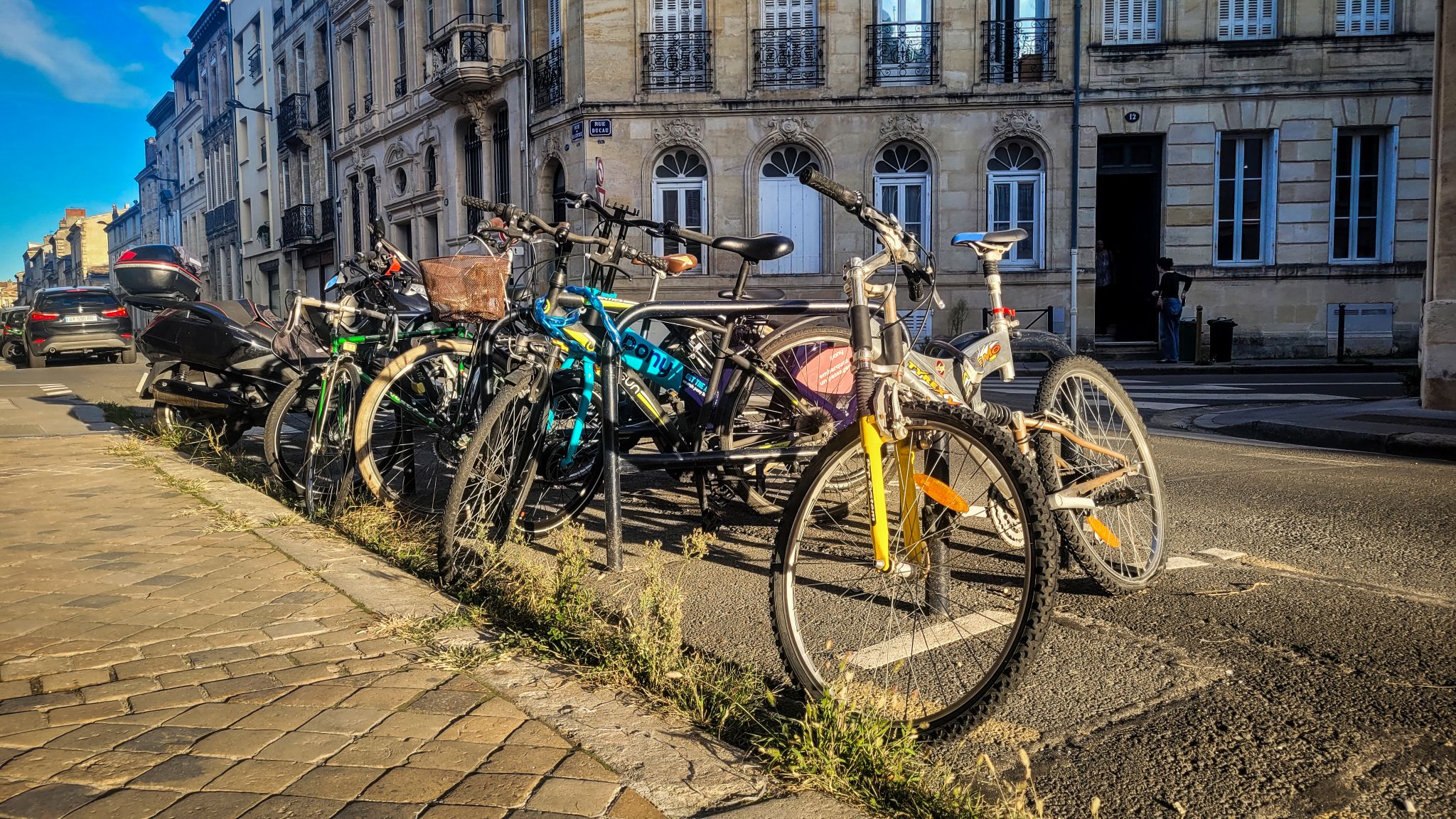 Pour libérer des arceaux, les épaves de vélos bientôt enlevés à Bordeaux