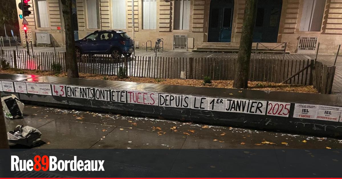 Un « mémorial des enfants assassinés » collé place Pey-Berland à Bordeaux