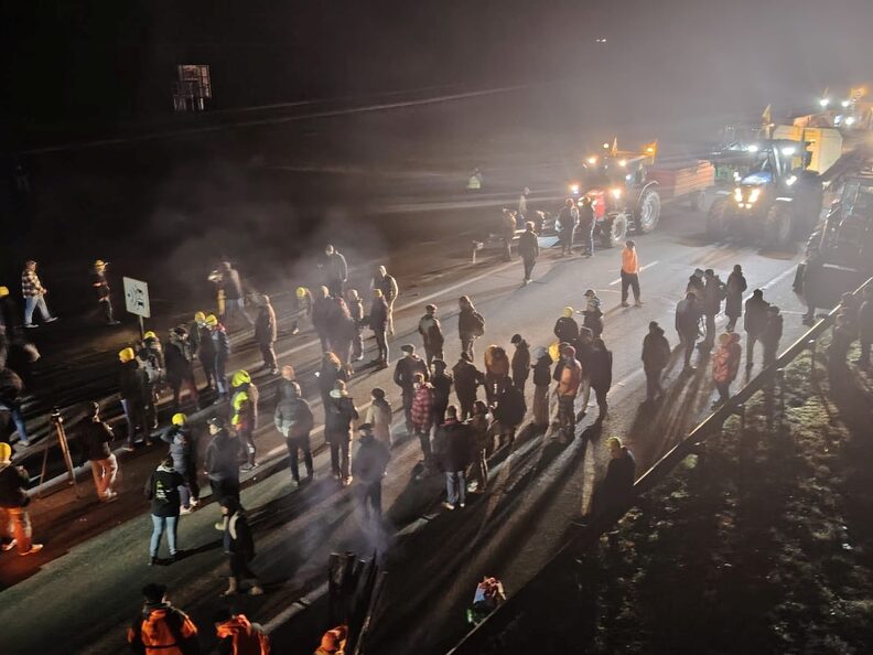 La Coordination Rurale 33 bloque l&rsquo;A63 au sud de Bordeaux