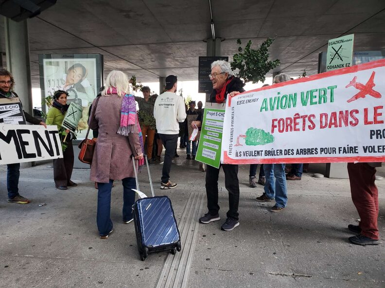 Avec l&rsquo;aéroport de Bordeaux, E-CHO veut « brûler des forêts pour faire voler des avions »