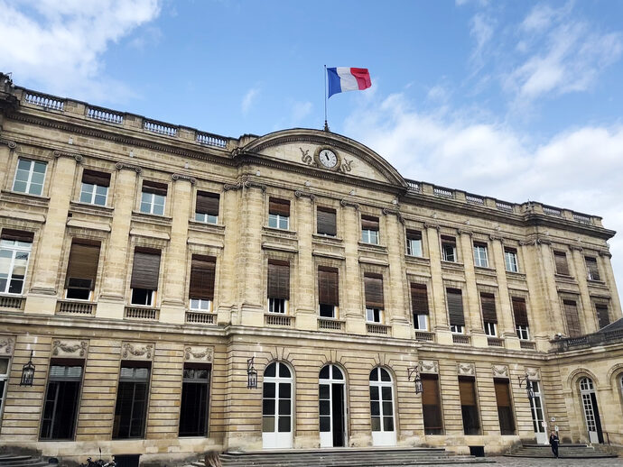 Le dernier budget municipal de Pierre Hurmic « dans le vert », l&rsquo;opposition tire à boulets rouges