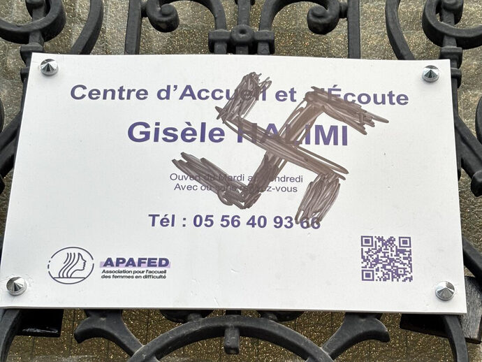 Nouvelle dégradation au centre Gisèle-Halimi à Bordeaux : une croix gammée sur la porte