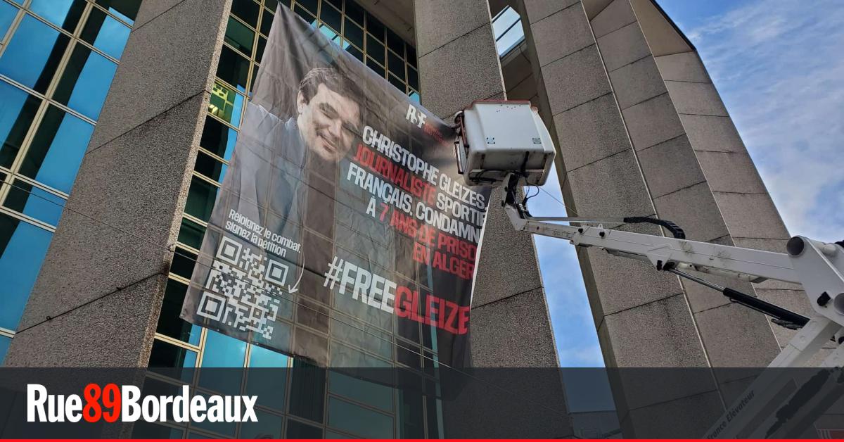 Le portrait de Christophe Gleizes déployé sur l’Hôtel de Région pour exiger la libération du journaliste