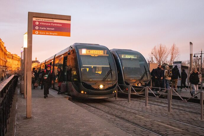 « Vraiment un enfer » : à Bordeaux, les nouvelles lignes de tram peinent à satisfaire les usagers
