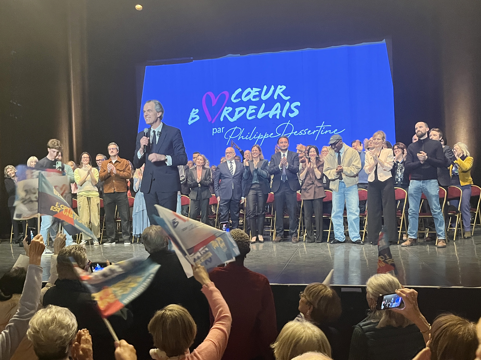 Philippe Dessertine promet d’ « inventer un avenir extraordinaire » (de droite) à Bordeaux
