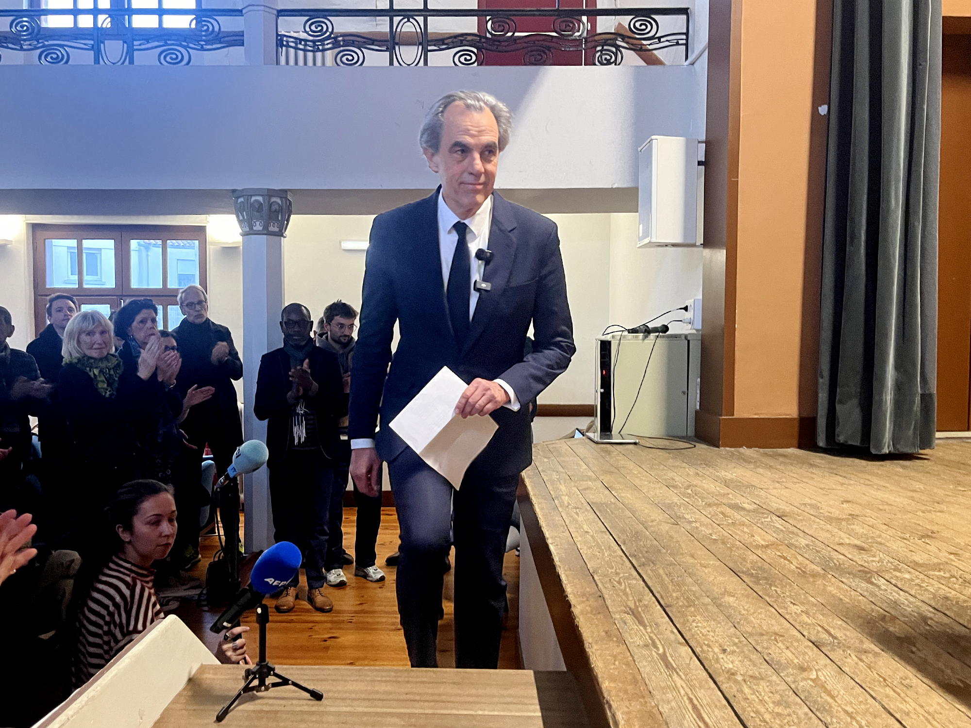 Mais quelles sont ces pressions qui pesaient sur les épaules de Dessertine ?